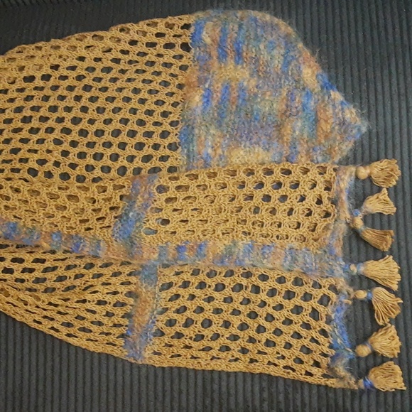 NWOT Handmade Brown and Blue Knitted Shawl - Picture 3 of 6